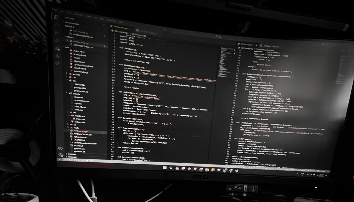 Pantalla con código durante una sesión de desarrollo en ATEX IT